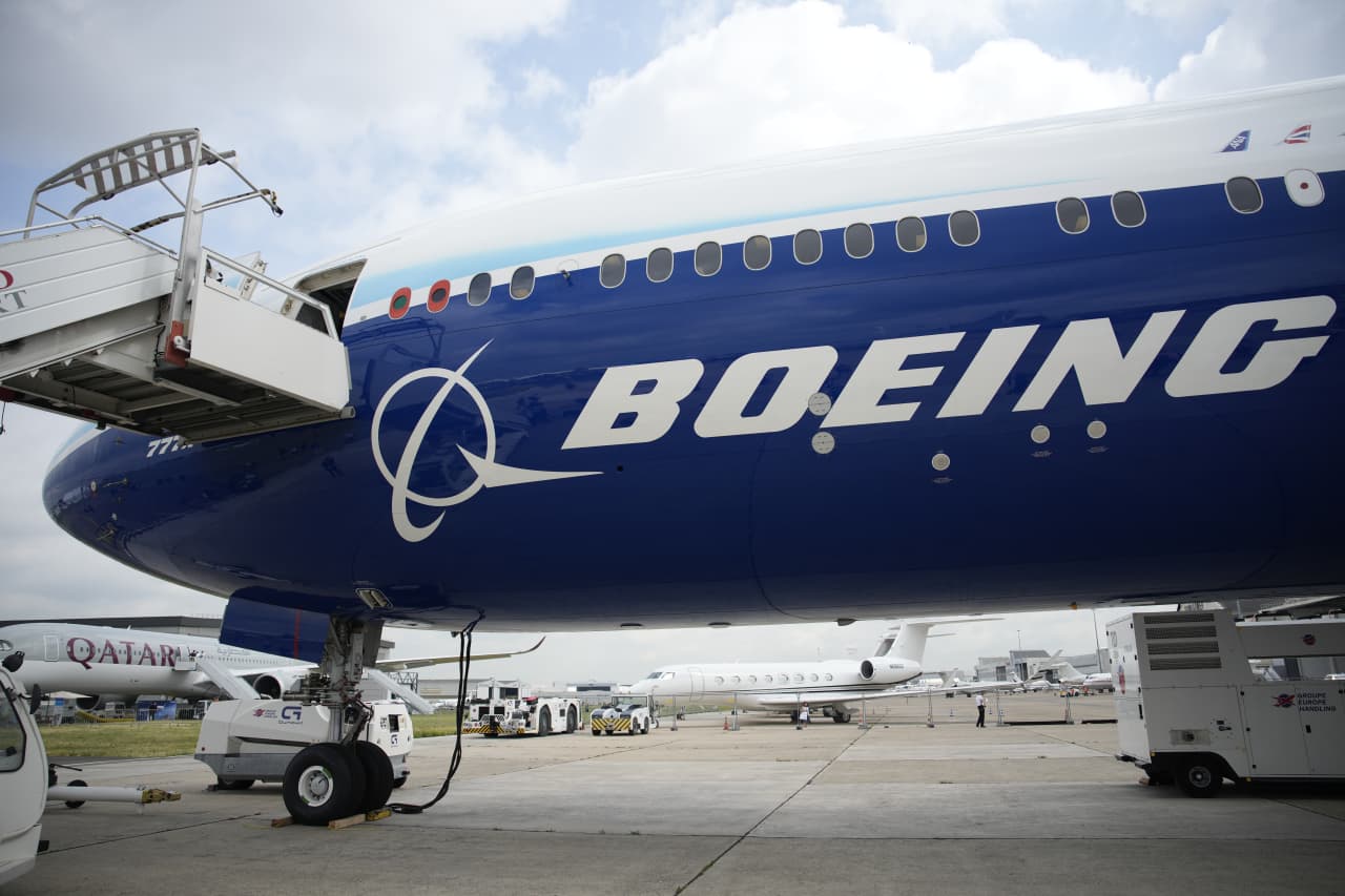 Boeing Union says members reject labor contract, vote to strike