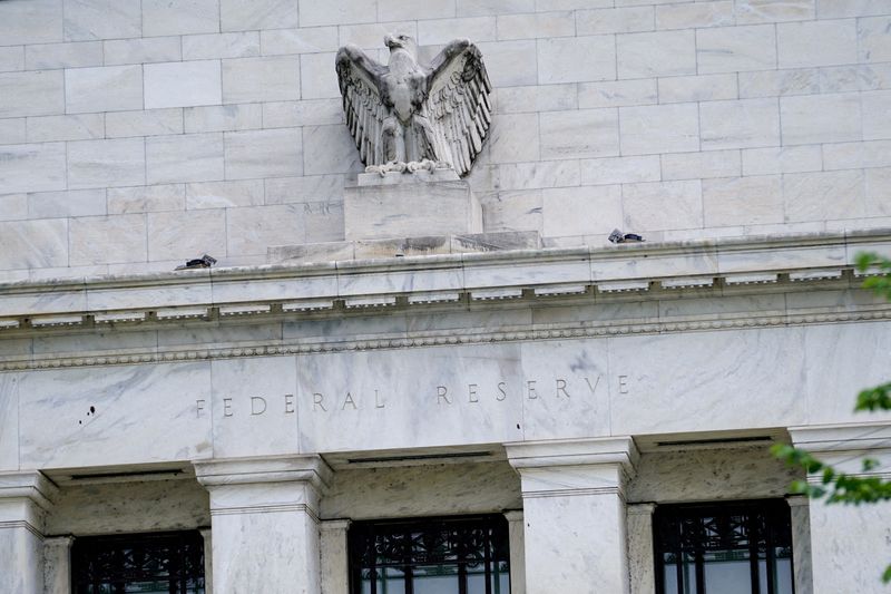 Fed seen cutting rates gradually to 3.5% by mid-2025